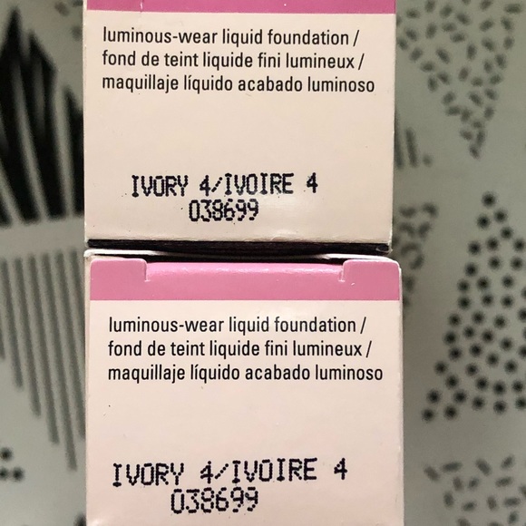 Mary Kay Luminous-Wear Liquid Foundation - Picture 4 of 5